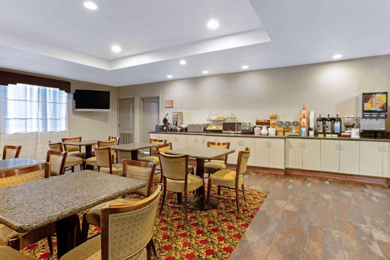 La Quinta By Wyndham Cleburne Hotel Buitenkant foto